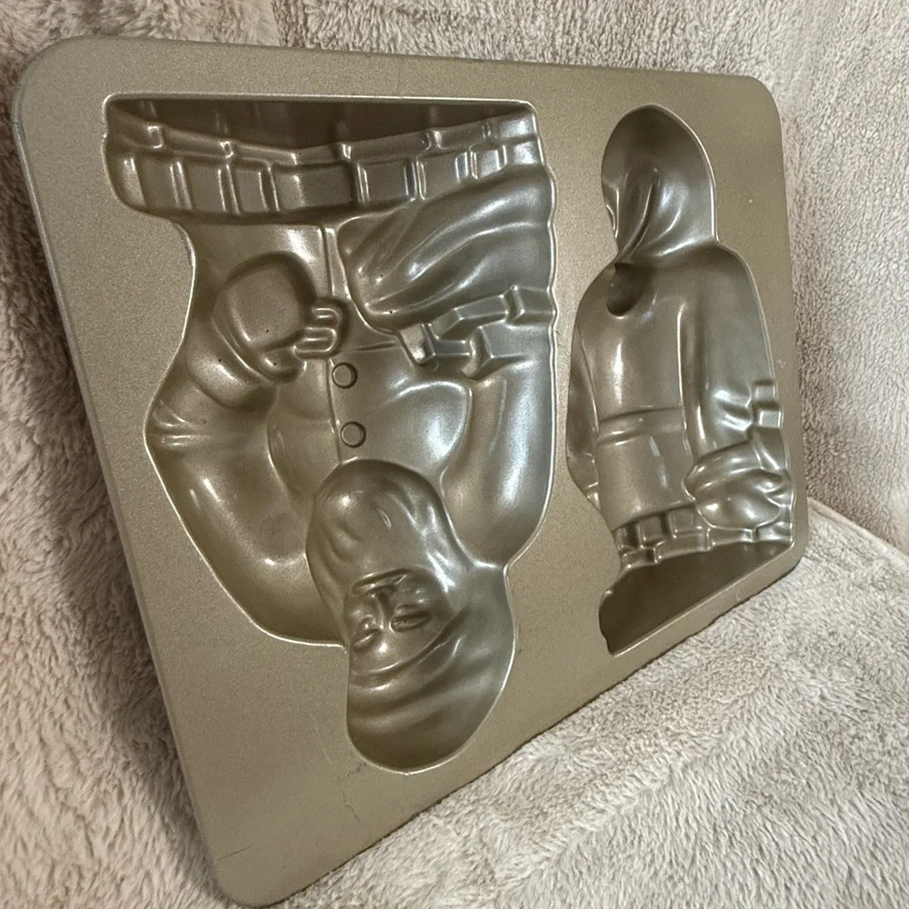 Nordic Ware 10 Cup‎ Santa Claus Cast Aluminum Cake Pan Platinum Collection